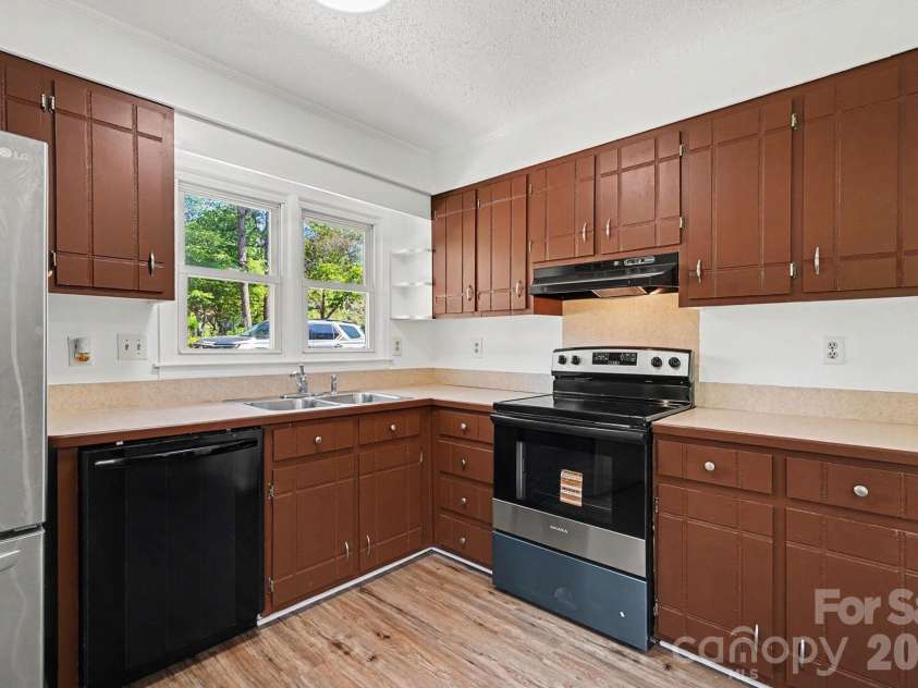 3601 Cross Winds Road, Charlotte, NC 28227.  MLS# CAR4384249, YatesRealty ID 23716. 