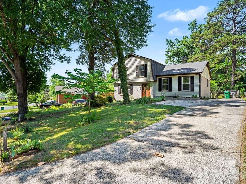 3601 Cross Winds Road, Charlotte, NC 28227.  MLS# CAR4384249, YatesRealty ID 23716. 