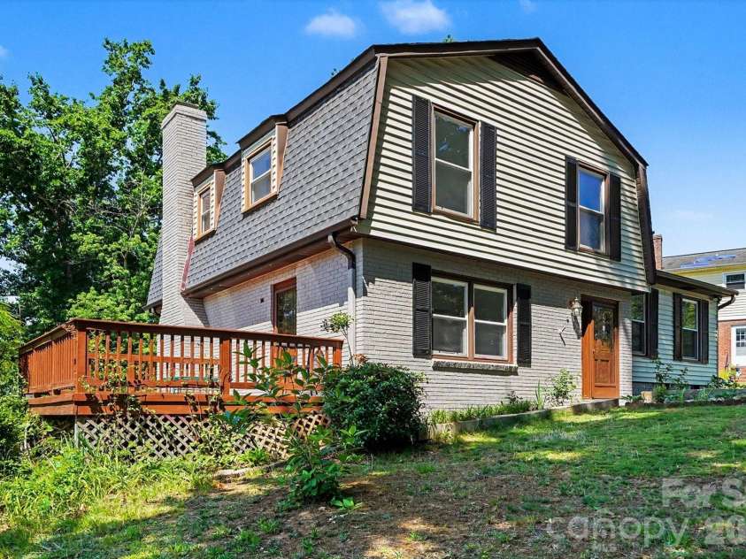 3601 Cross Winds Road, Charlotte, NC 28227.  MLS# CAR4384249, YatesRealty ID 23716. 