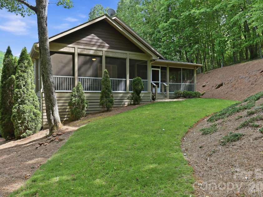 43 Smokemont Drive, Arden, NC 28704.  MLS# CAR4383229, YatesRealty ID 23718. 