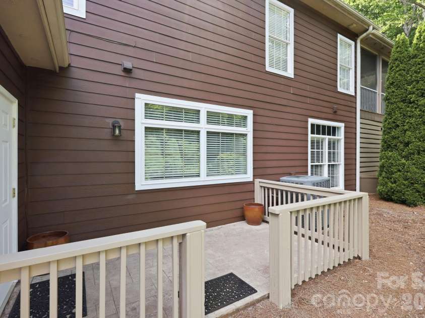 43 Smokemont Drive, Arden, NC 28704.  MLS# CAR4383229, YatesRealty ID 23718. 