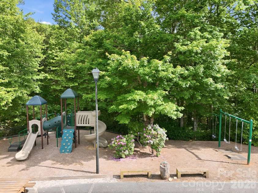 43 Smokemont Drive, Arden, NC 28704.  MLS# CAR4383229, YatesRealty ID 23718. 
