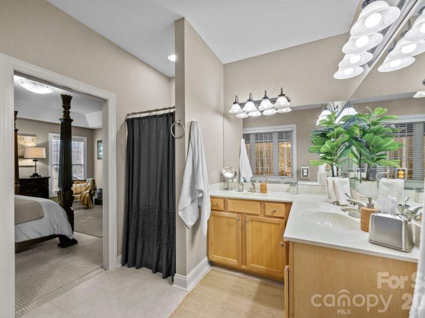 43 Smokemont Drive, Arden, NC 28704.  MLS# CAR4383229, YatesRealty ID 23718. Separate shower