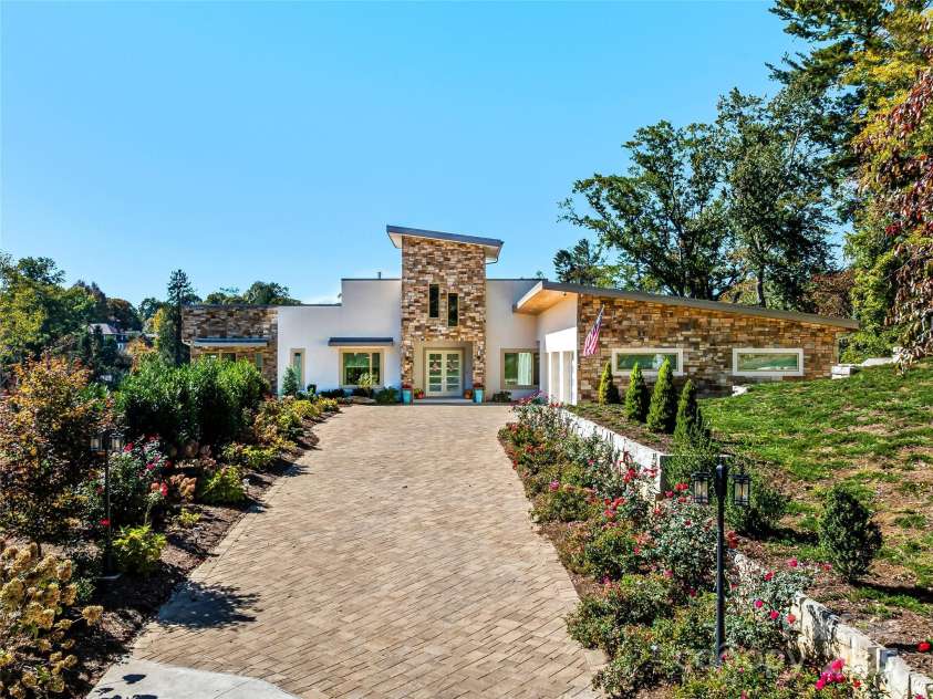 123 Wembley Road, Asheville, NC 28804.  MLS# CAR4315690, YatesRealty ID 2372. 