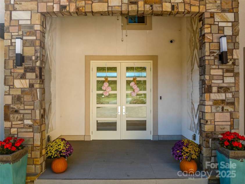 123 Wembley Road, Asheville, NC 28804.  MLS# CAR4315690, YatesRealty ID 2372. 