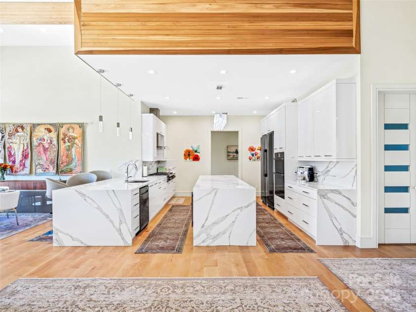 123 Wembley Road, Asheville, NC 28804.  MLS# CAR4315690, YatesRealty ID 2372. 