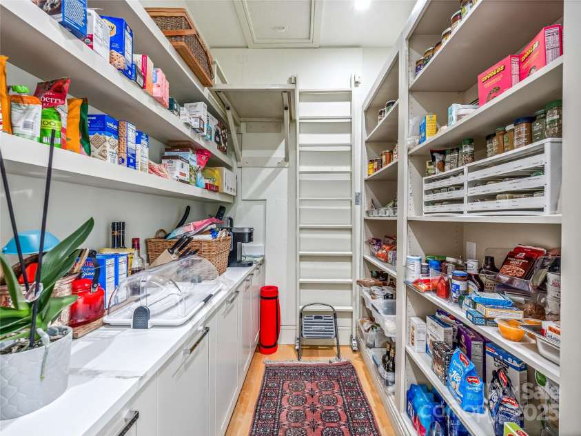 123 Wembley Road, Asheville, NC 28804.  MLS# CAR4315690, YatesRealty ID 2372. 