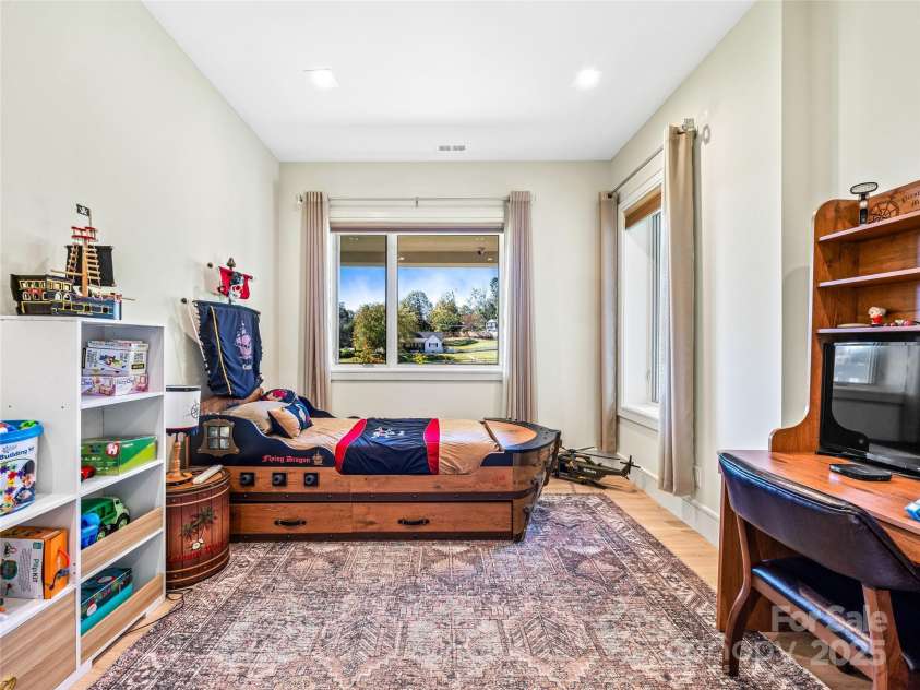 123 Wembley Road, Asheville, NC 28804.  MLS# CAR4315690, YatesRealty ID 2372. 