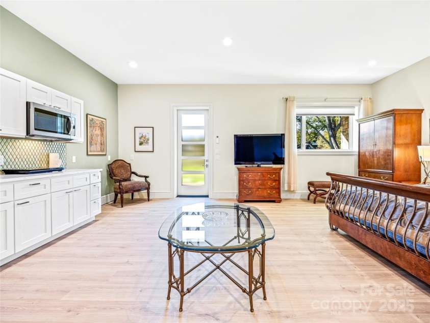 123 Wembley Road, Asheville, NC 28804.  MLS# CAR4315690, YatesRealty ID 2372. 