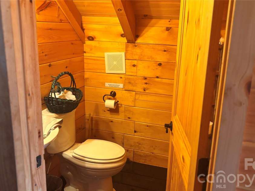 1694 Humpback Mountain Road, Spruce Pine, NC 28777.  MLS# CAR4350699, YatesRealty ID 2372. 