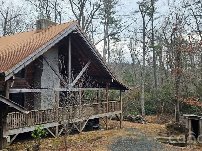 1694 Humpback Mountain Road, Spruce Pine, NC 28777.  MLS# CAR4350699, YatesRealty ID 2372. 