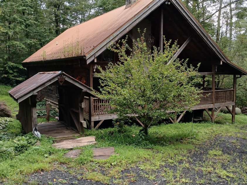 1694 Humpback Mountain Road, Spruce Pine, NC 28777.  MLS# CAR4350699, YatesRealty ID 2372. 