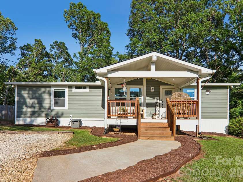75 Glen View Road, Arden, NC 28704.  MLS# CAR4384178, YatesRealty ID 23723. 