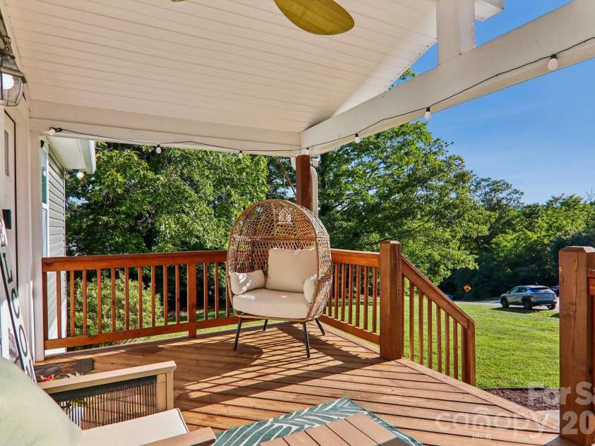 75 Glen View Road, Arden, NC 28704.  MLS# CAR4384178, YatesRealty ID 23723. 