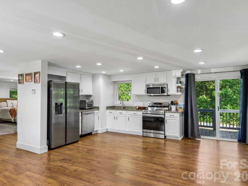 75 Glen View Road, Arden, NC 28704.  MLS# CAR4384178, YatesRealty ID 23723. 