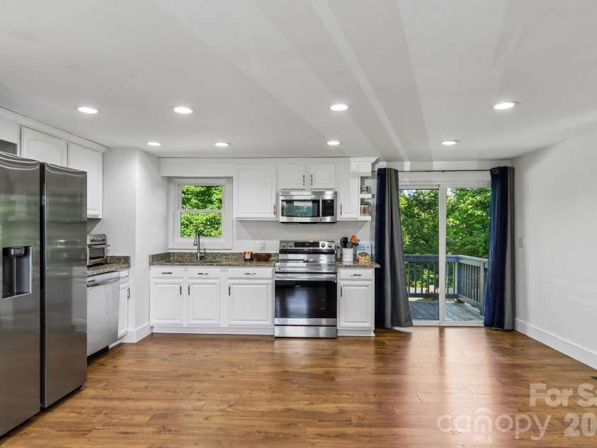 75 Glen View Road, Arden, NC 28704.  MLS# CAR4384178, YatesRealty ID 23723. 