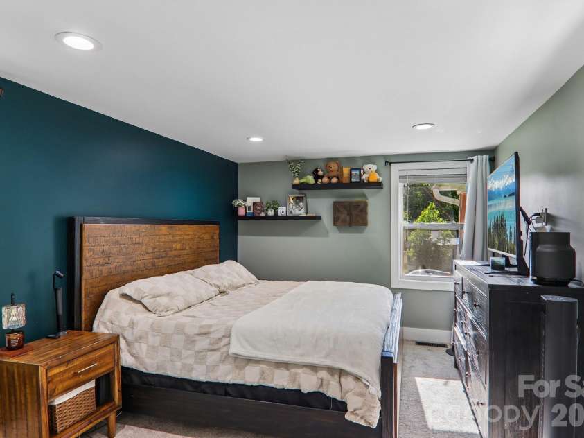 75 Glen View Road, Arden, NC 28704.  MLS# CAR4384178, YatesRealty ID 23723. 