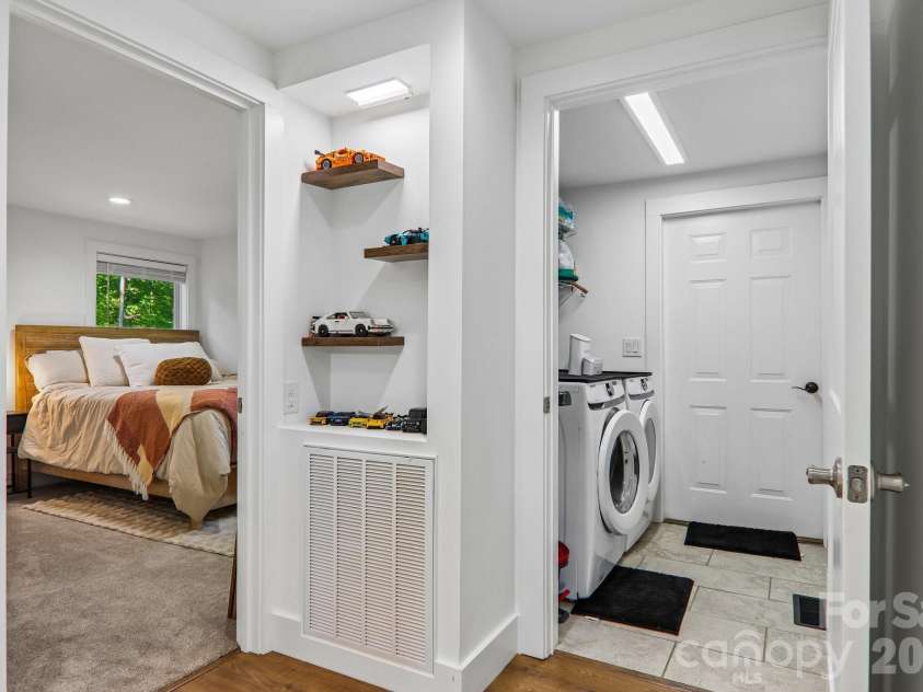 75 Glen View Road, Arden, NC 28704.  MLS# CAR4384178, YatesRealty ID 23723. 