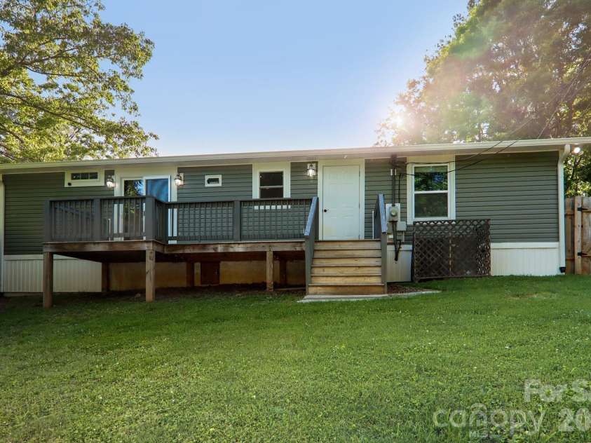 75 Glen View Road, Arden, NC 28704.  MLS# CAR4384178, YatesRealty ID 23723. 