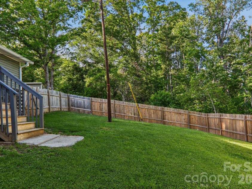 75 Glen View Road, Arden, NC 28704.  MLS# CAR4384178, YatesRealty ID 23723. 