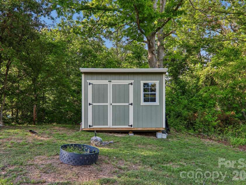 75 Glen View Road, Arden, NC 28704.  MLS# CAR4384178, YatesRealty ID 23723. 