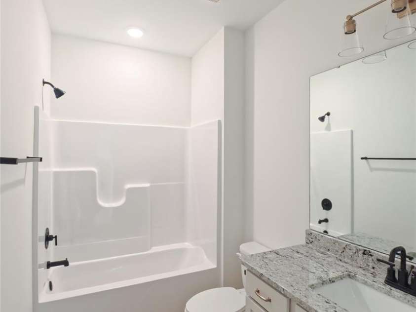 3099 Meadowcrest Drive, Clover, SC 29710.  MLS# CAR4384253, YatesRealty ID 23724. 2nd Bathroom