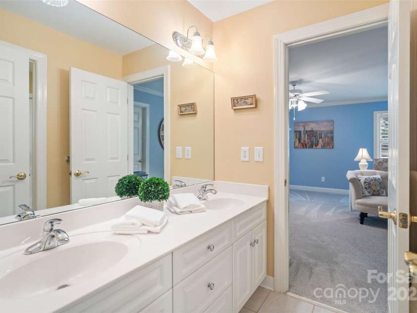 9027 Kirkley Court, Charlotte, NC 28277.  MLS# CAR4271257, YatesRealty ID 23728. Jack & Jill Bathroom with separate shower room