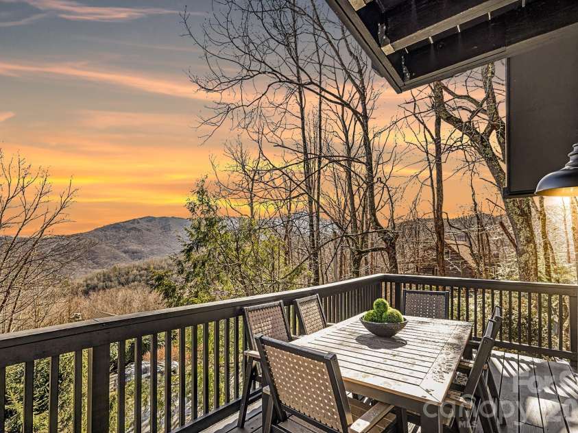 556/558 Thorncliff Drive, Seven Devils, NC 28604.  MLS# CAR4344916, YatesRealty ID 2373. 