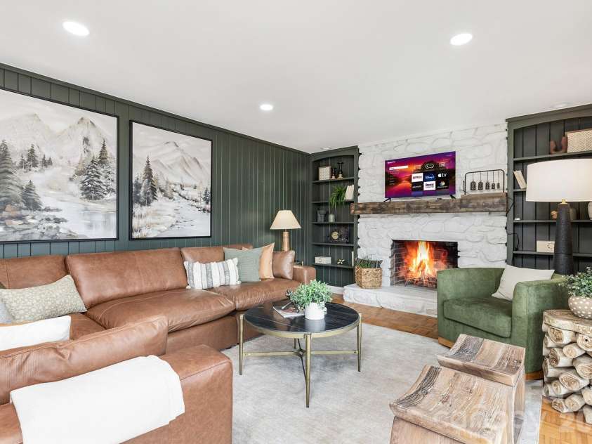 556/558 Thorncliff Drive, Seven Devils, NC 28604.  MLS# CAR4344916, YatesRealty ID 2373. 