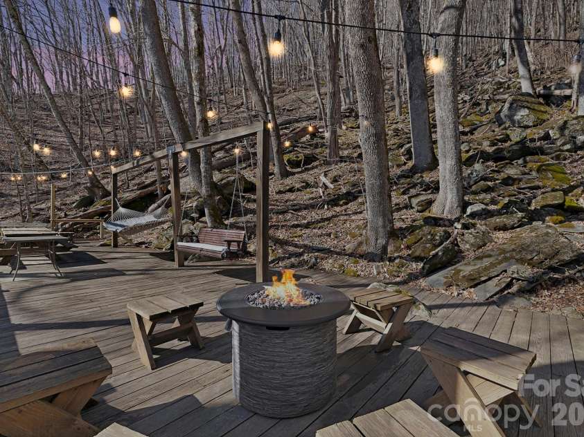 556/558 Thorncliff Drive, Seven Devils, NC 28604.  MLS# CAR4344916, YatesRealty ID 2373. 
