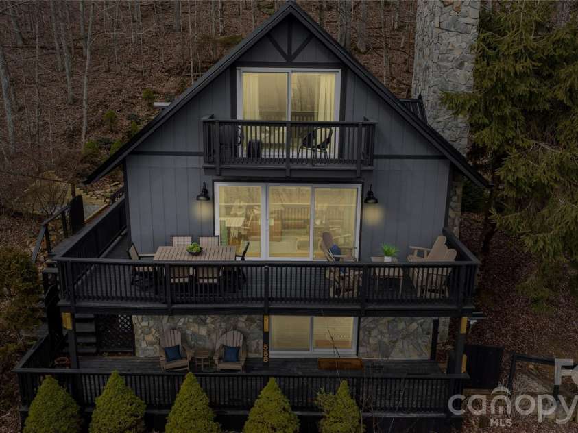 556/558 Thorncliff Drive, Seven Devils, NC 28604.  MLS# CAR4344916, YatesRealty ID 2373. 