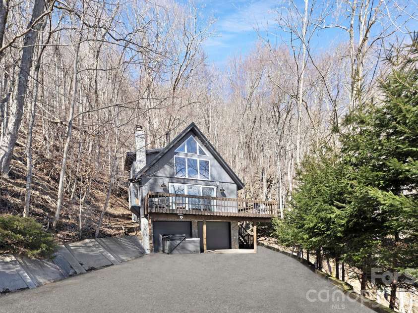 556/558 Thorncliff Drive, Seven Devils, NC 28604.  MLS# CAR4344916, YatesRealty ID 2373. 