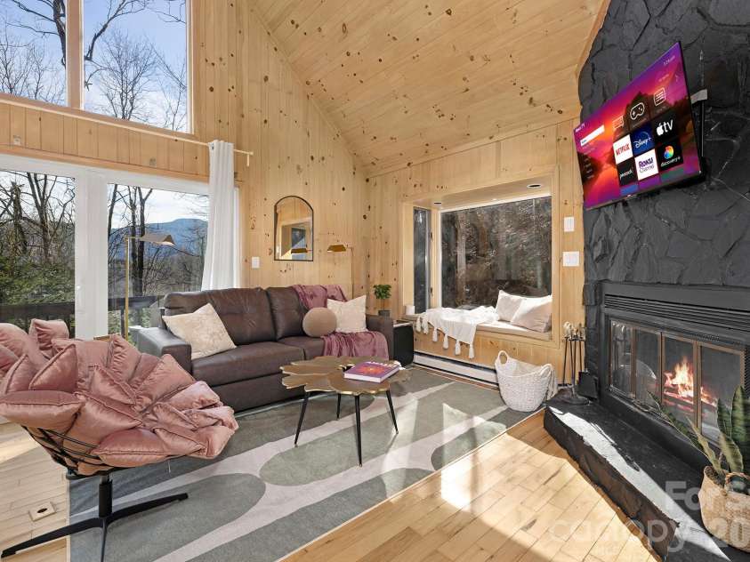 556/558 Thorncliff Drive, Seven Devils, NC 28604.  MLS# CAR4344916, YatesRealty ID 2373. 