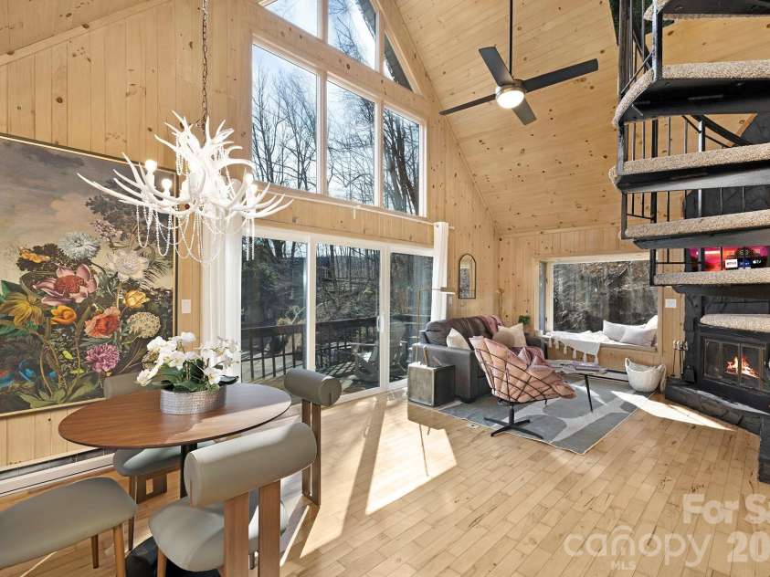 556/558 Thorncliff Drive, Seven Devils, NC 28604.  MLS# CAR4344916, YatesRealty ID 2373. 