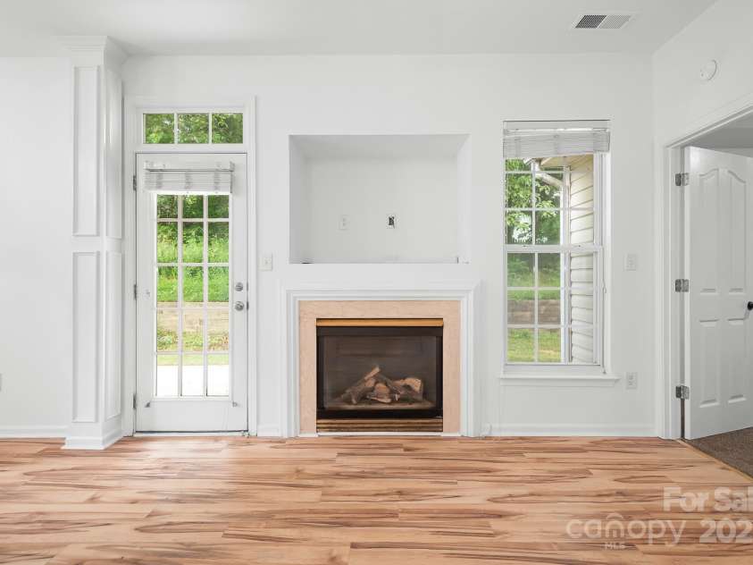 4719 Sahalee Lane, Charlotte, NC 28216.  MLS# CAR4259097, YatesRealty ID 23730. 