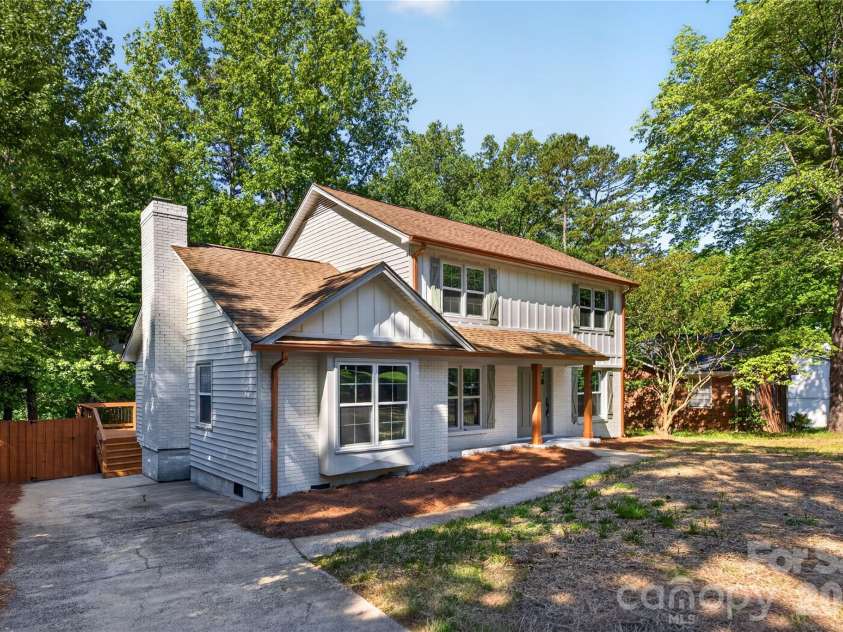 7407 Limerick Drive, Charlotte, NC 28270.  MLS# CAR4384326, YatesRealty ID 23732. 