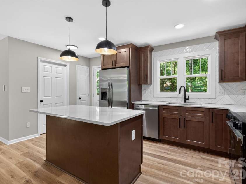 7407 Limerick Drive, Charlotte, NC 28270.  MLS# CAR4384326, YatesRealty ID 23732. 