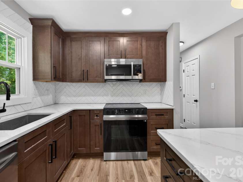 7407 Limerick Drive, Charlotte, NC 28270.  MLS# CAR4384326, YatesRealty ID 23732. 