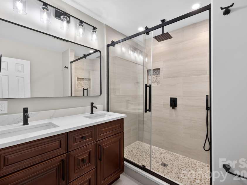 7407 Limerick Drive, Charlotte, NC 28270.  MLS# CAR4384326, YatesRealty ID 23732. 