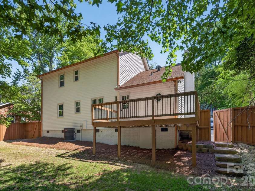 7407 Limerick Drive, Charlotte, NC 28270.  MLS# CAR4384326, YatesRealty ID 23732. 