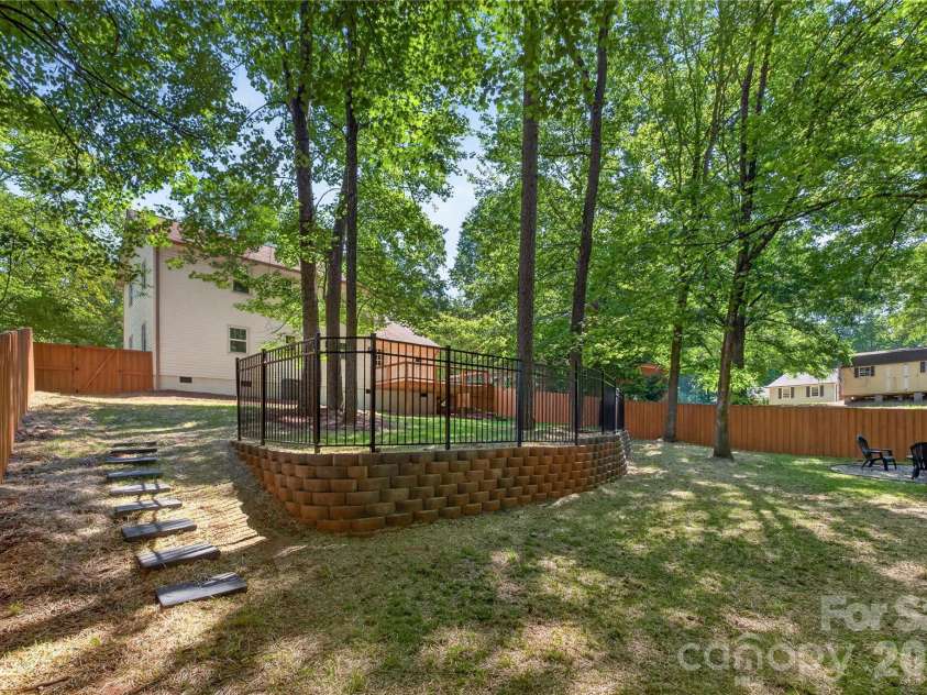 7407 Limerick Drive, Charlotte, NC 28270.  MLS# CAR4384326, YatesRealty ID 23732. 