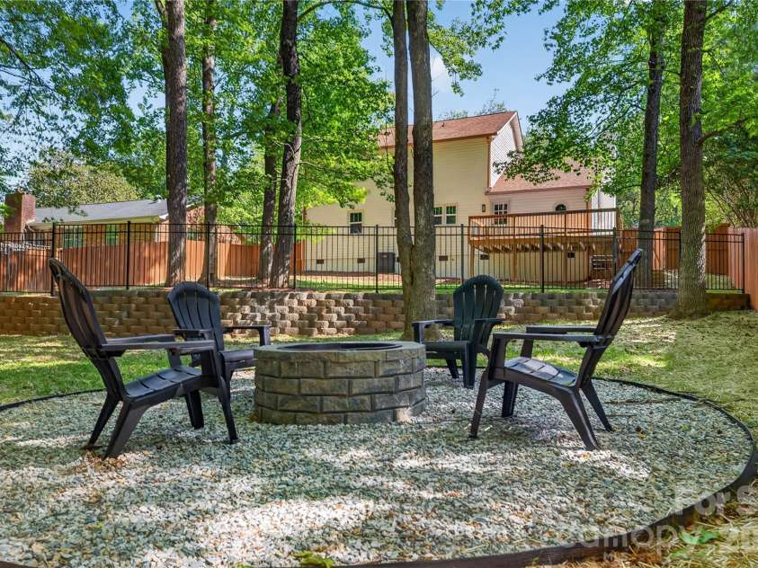 7407 Limerick Drive, Charlotte, NC 28270.  MLS# CAR4384326, YatesRealty ID 23732. 