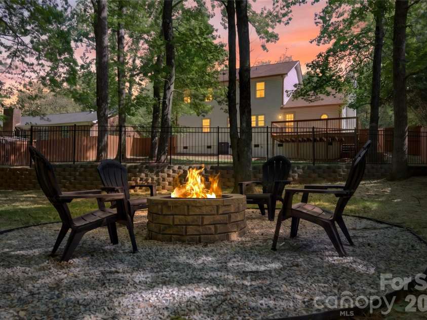 7407 Limerick Drive, Charlotte, NC 28270.  MLS# CAR4384326, YatesRealty ID 23732. 
