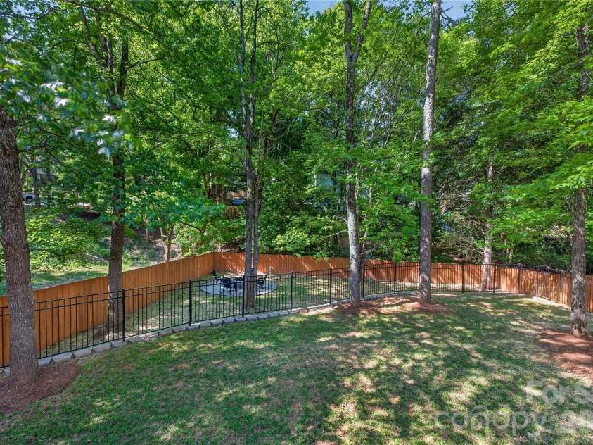 7407 Limerick Drive, Charlotte, NC 28270.  MLS# CAR4384326, YatesRealty ID 23732. 