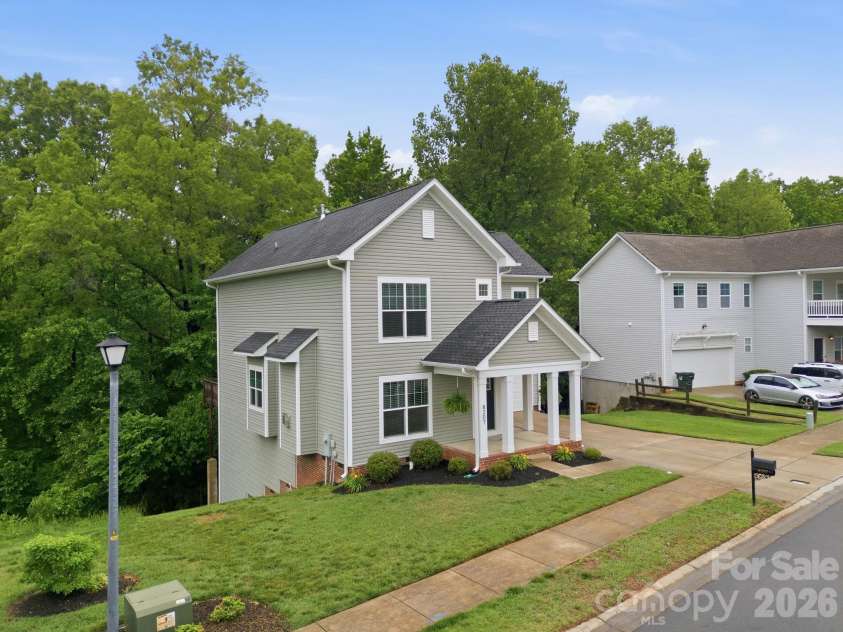 8207 Dumphries Drive, Huntersville, NC 28078.  MLS# CAR4375881, YatesRealty ID 23734. 