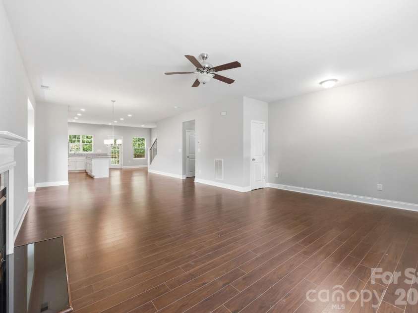 8207 Dumphries Drive, Huntersville, NC 28078.  MLS# CAR4375881, YatesRealty ID 23734. 