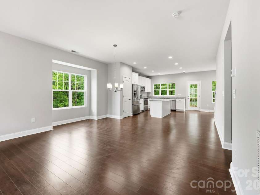 8207 Dumphries Drive, Huntersville, NC 28078.  MLS# CAR4375881, YatesRealty ID 23734. 
