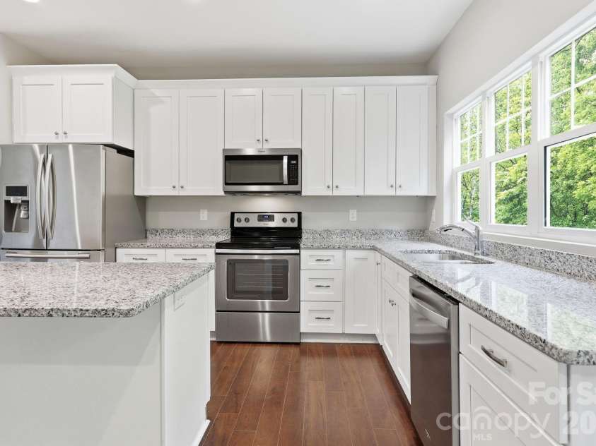 8207 Dumphries Drive, Huntersville, NC 28078.  MLS# CAR4375881, YatesRealty ID 23734. 