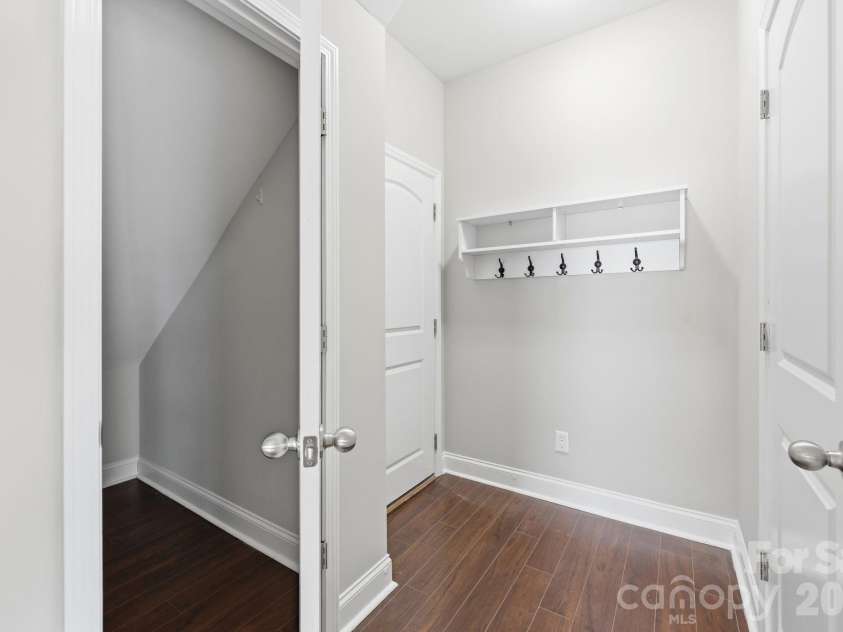 8207 Dumphries Drive, Huntersville, NC 28078.  MLS# CAR4375881, YatesRealty ID 23734. 