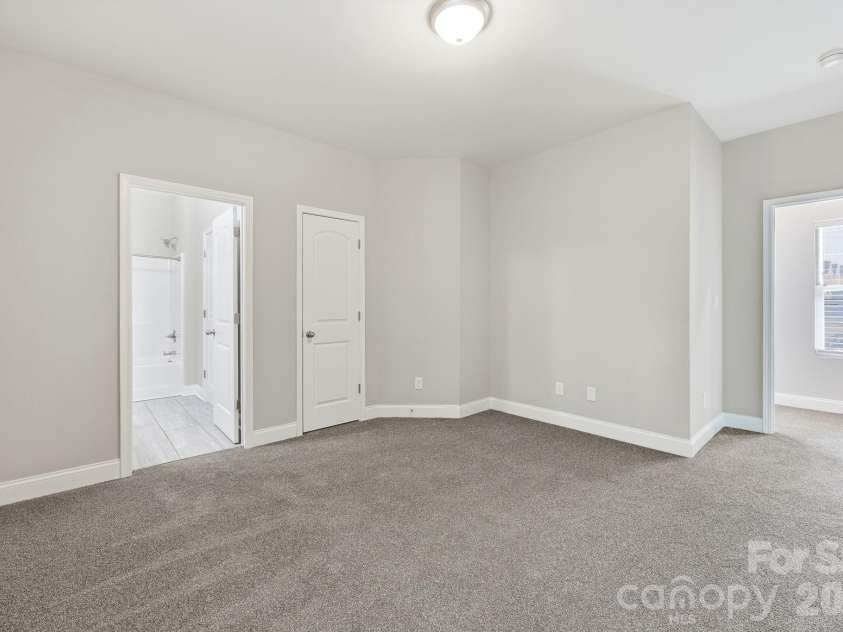 8207 Dumphries Drive, Huntersville, NC 28078.  MLS# CAR4375881, YatesRealty ID 23734. 